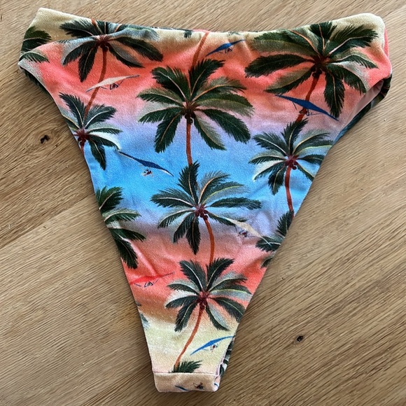 FARM Rio Bikini Set! 👙 🌴 - Picture 3 of 7